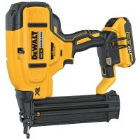 DeWALT Aku bezuhlíková nastřelovací pistole 18 V DCN680NT