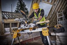 DeWALT Akumulátorová pokosová pila DCS365N (3)